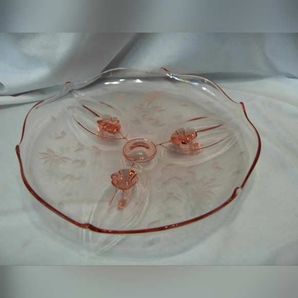 Vintage Pink Depression 3 Footed Pedestal etched Glass  - Candy dish - Picture 3 of 14